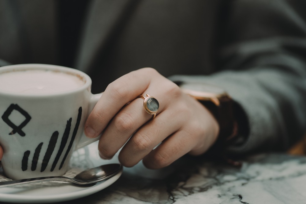 Everyday Statement Rings: The Jewelry Trend Combining Bold Design with Minimalist Flair