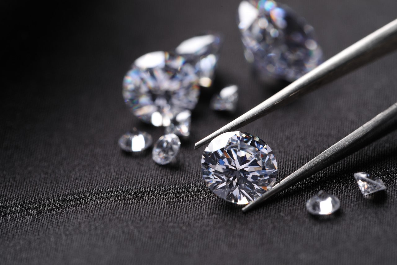 loose diamonds being held