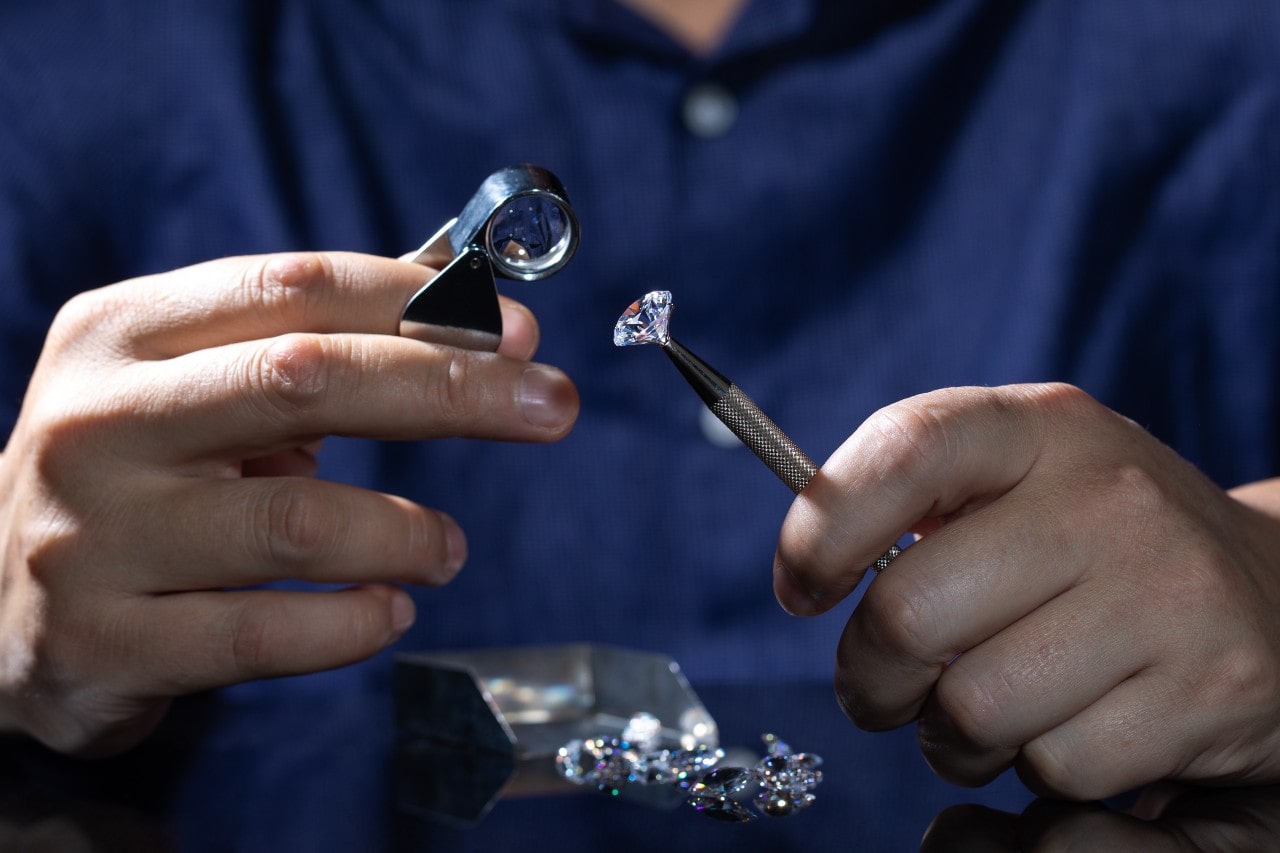 examining loose diamond