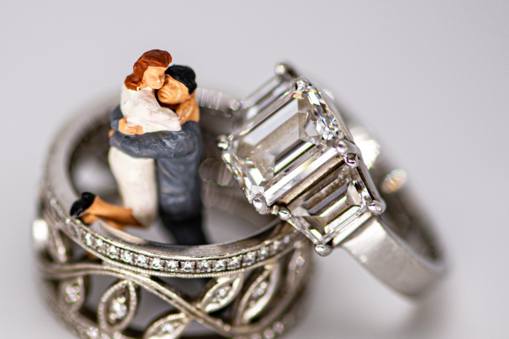 CHARACTERISTICS OF EMERALD CUT ENGAGEMENT RINGS CHARACTERISTICS OF EMERALD CUT ENGAGEMENT RINGS